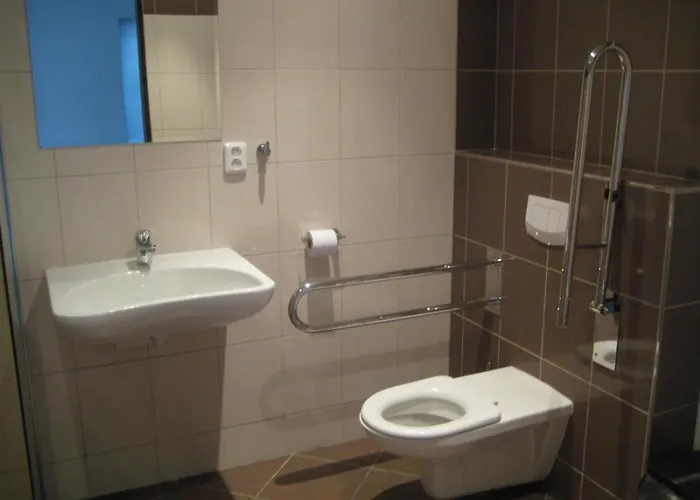 Nad Zámeckou Zdí 3*